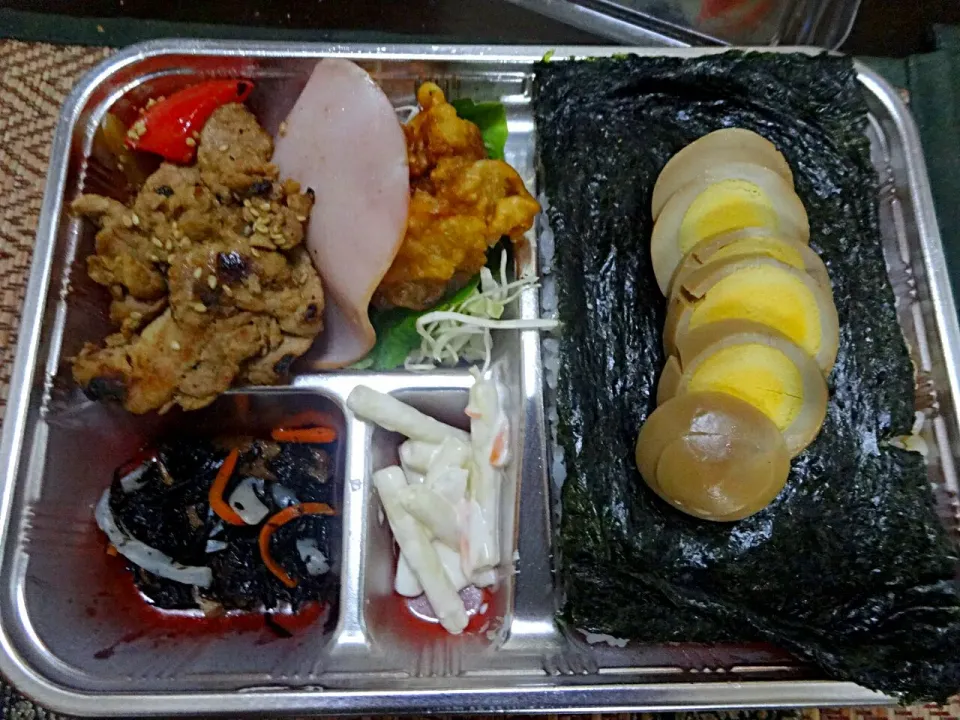 Snapdishの料理写真:肉のマルタケ 焼き肉海苔弁当|まぐろさん