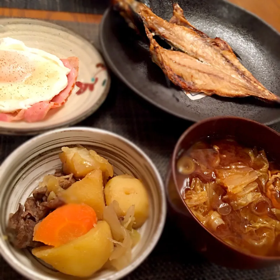 肉じゃが♡
鯵の開き♡
お味噌汁♡
目玉焼き♡ベーコン|あやみっきーさん