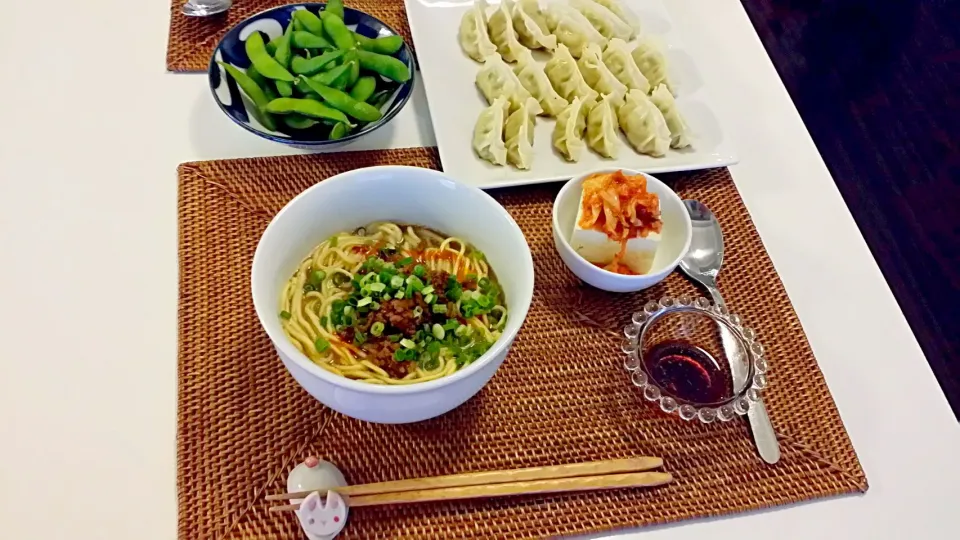 Snapdishの料理写真:今日の夕食　ラ王担々麺、餃子、キムチのせ冷奴、枝豆|pinknari🐰🌈さん