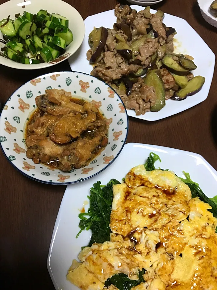 夕飯
ナスと豚肉の甘辛煮
ほうれん草のとろとろ卵
手羽元煮
きゅうり漬け物
サスの昆布〆|sakiさん