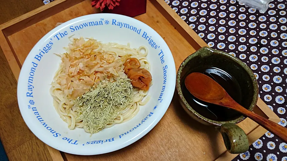 とろろ昆布と梅と鰹節のぶっかけうどん|わこさん