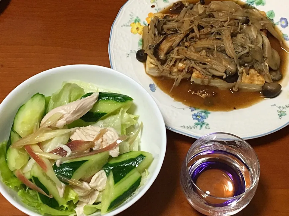 Snapdishの料理写真:鳥ささみときゅうりの和風サラダ
豆腐のきのこあんかけ|Carolineさん