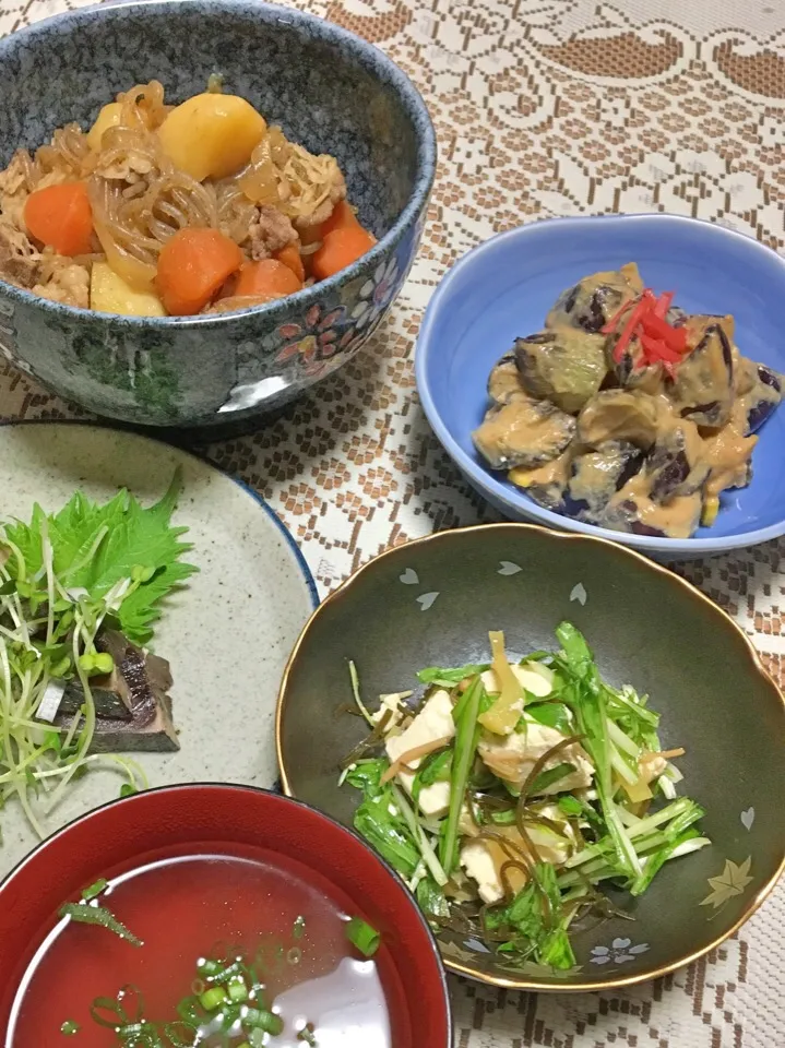 肉じゃが・茄子のきな粉味噌和え・水菜と豆腐のサラダ・鰹のたたき・梅わさ汁|ヨシヨシさん