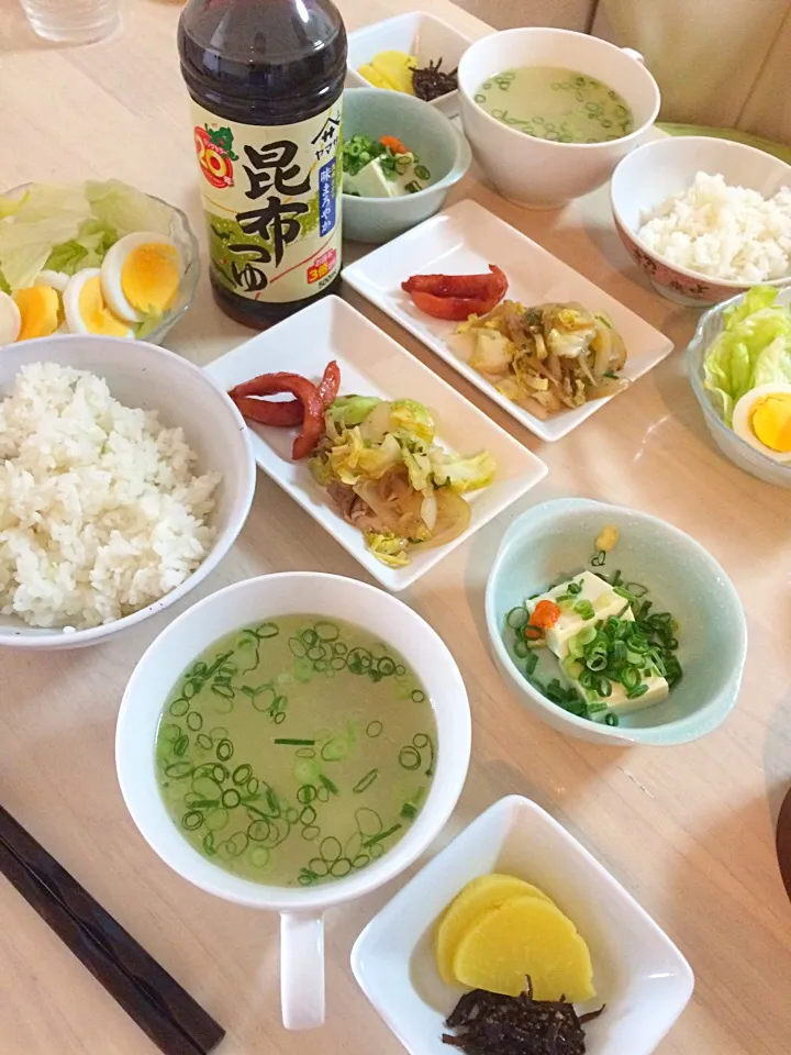 Snapdishの料理写真:朝食だよ〜 ヤマサ昆布つゆで肉野菜炒め、野菜サラダ、ヤマサ昆布つゆをかけた奴、豆腐カニカマ中華スープ|Booパパさん