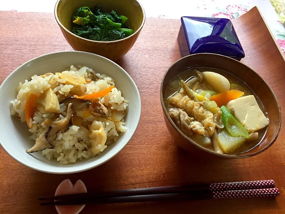 Snapdishの料理写真:たけのこごはん 豚汁 菜の花のおひたし|さくらさん