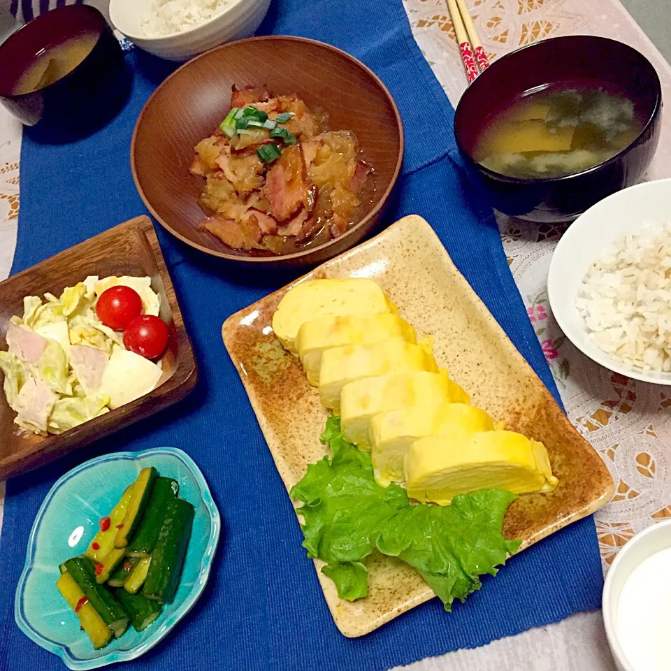 スライス大根とチャーシューの煮物、だし巻き玉子、わかめとあおさの味噌汁、きゅうりの酢醤油ピリ辛漬け|奏 kanadeさん