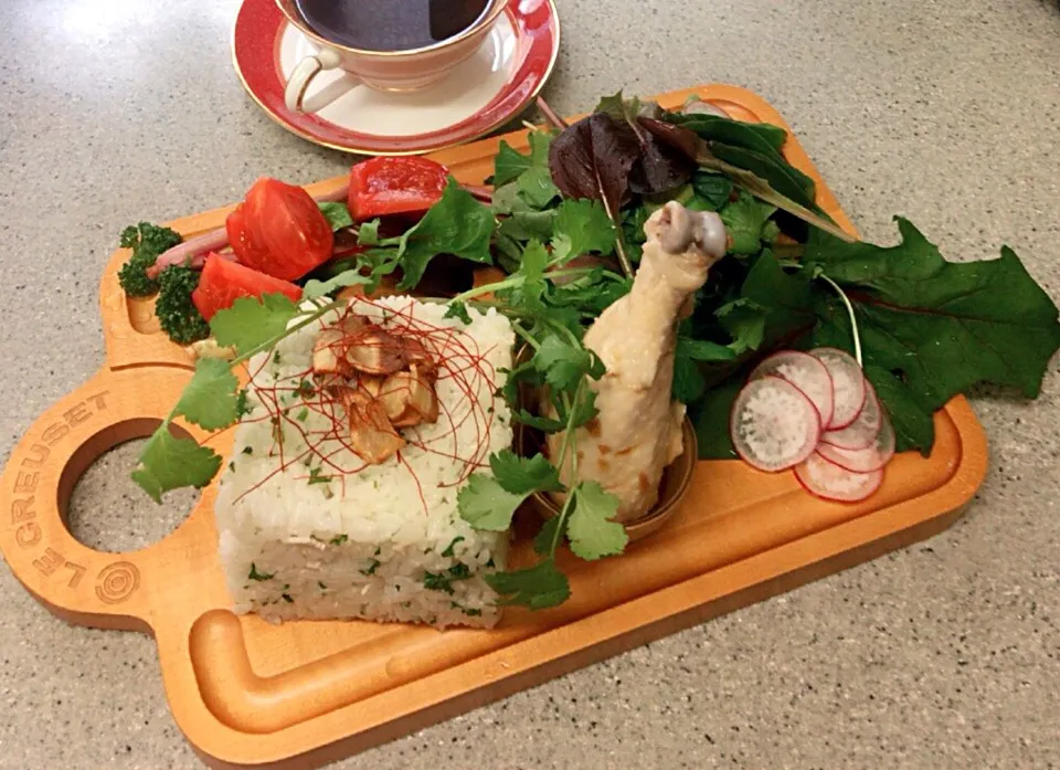 🐤タイ風蒸し鶏ご飯
🐤蒸し鶏
🌿ベビリーフ
🌿サラダほうれん草
🌿パクチー
🌿ミニ赤カブ
🌿にんにく
🌿パセリ
🍅トマト🍅|Satomi Sakaueさん