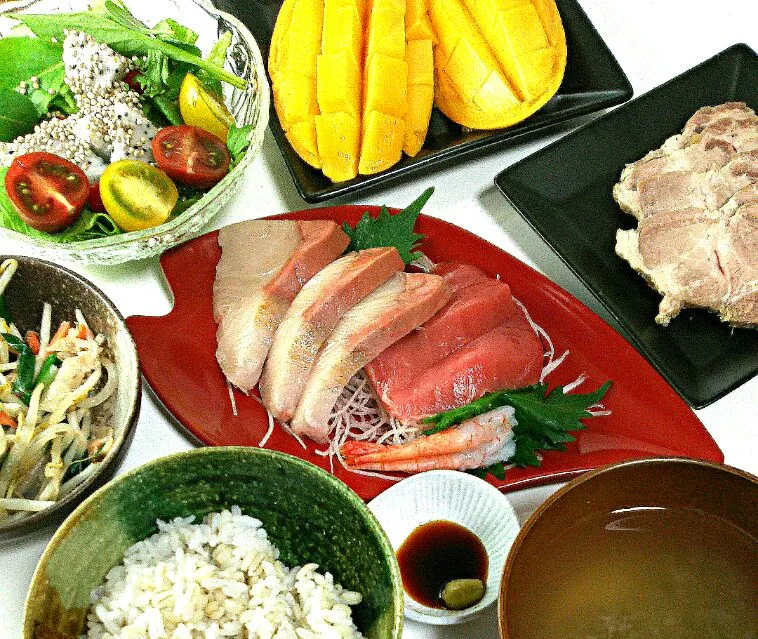 #100th #Dinner Stirfried meat and vegetables #Steamed ginger pork Miso soup #Rice #Mango #Salad #Sashimi 
#おうちごはん #晩御飯 #うちごはん #酒のつまみ #マンゴー  #蒸し豚   #ドラゴンフルーツ|まめさん