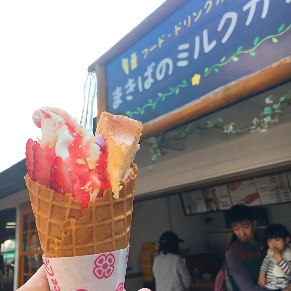 Snapdishの料理写真:静岡いちごのソフトクリーム|Sayaさん