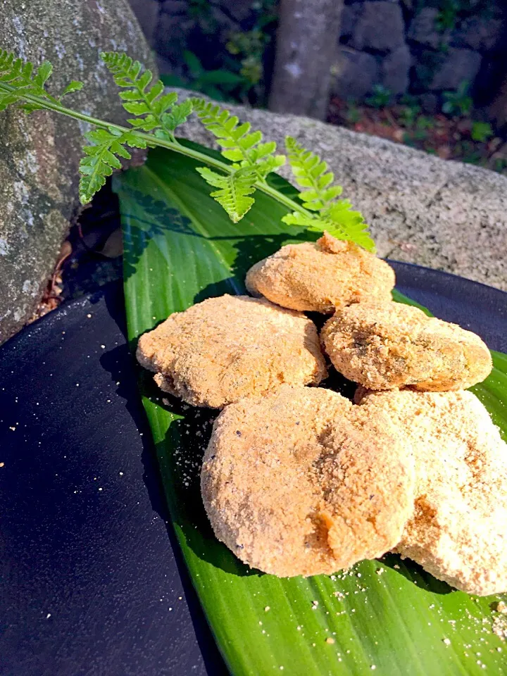 五島列島の田舎のおやつ🌸🍡🌸
「春 ヨモギの 手のひら だんご」|chikako sugimoto357さん