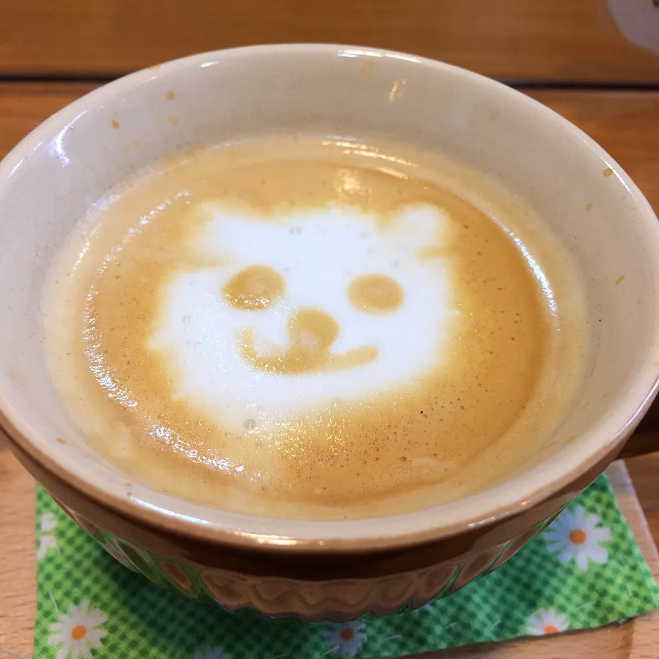 本日のカフェラテ  ビスコッティ新人さん作 ねこ？いぬ？最終的にクマw|マユマユさん