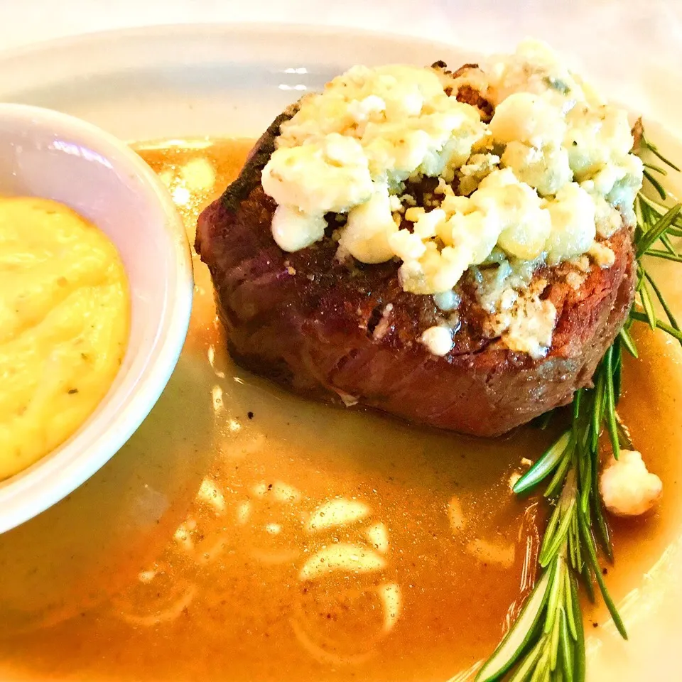 Filet Minigon Stake with Blue Cheese Sause|meishiさん