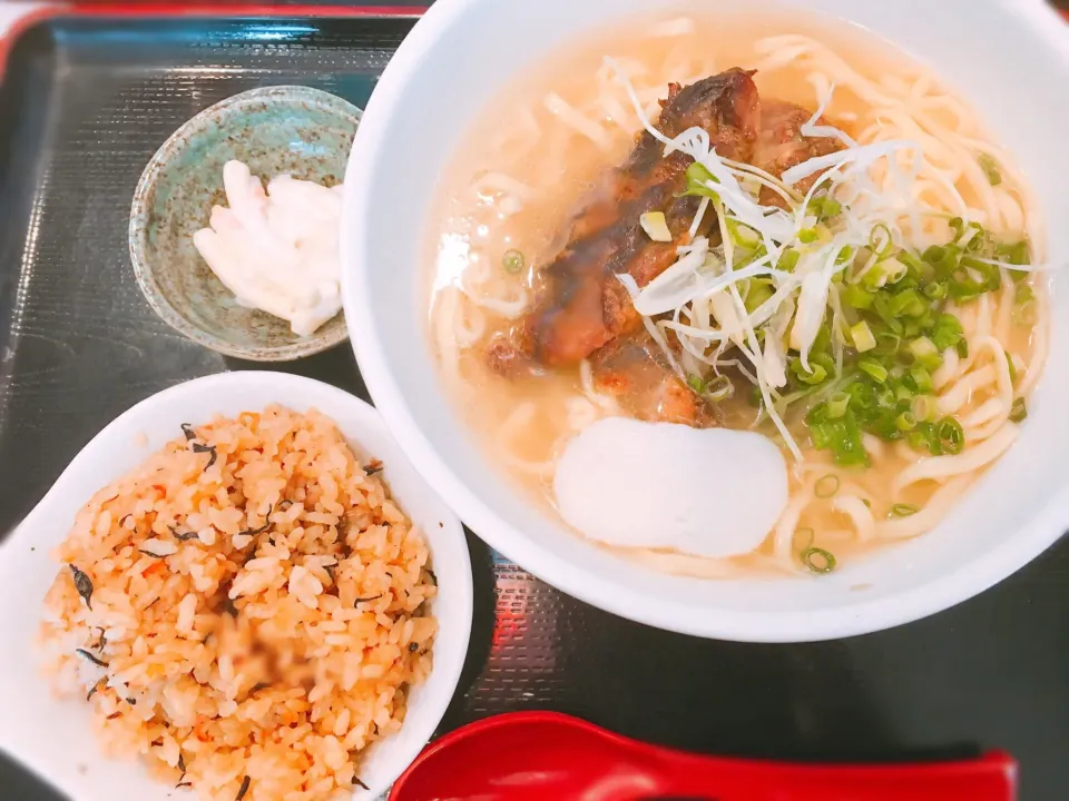 ソーキそば定食😋ランチ🍴|しろこ🐾໊さん