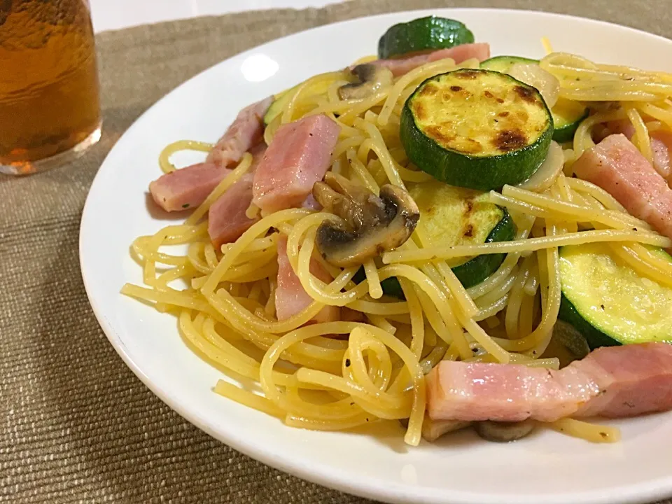 ベーコンとズッキーニのパスタ😋🍝|Nozomiさん