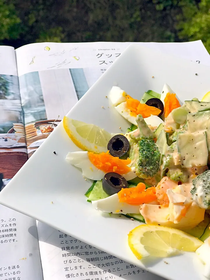 半熟卵とブロッコリーのサラダ
沖縄のEGGOサラダドレッシングDE🥗|シュトママさん