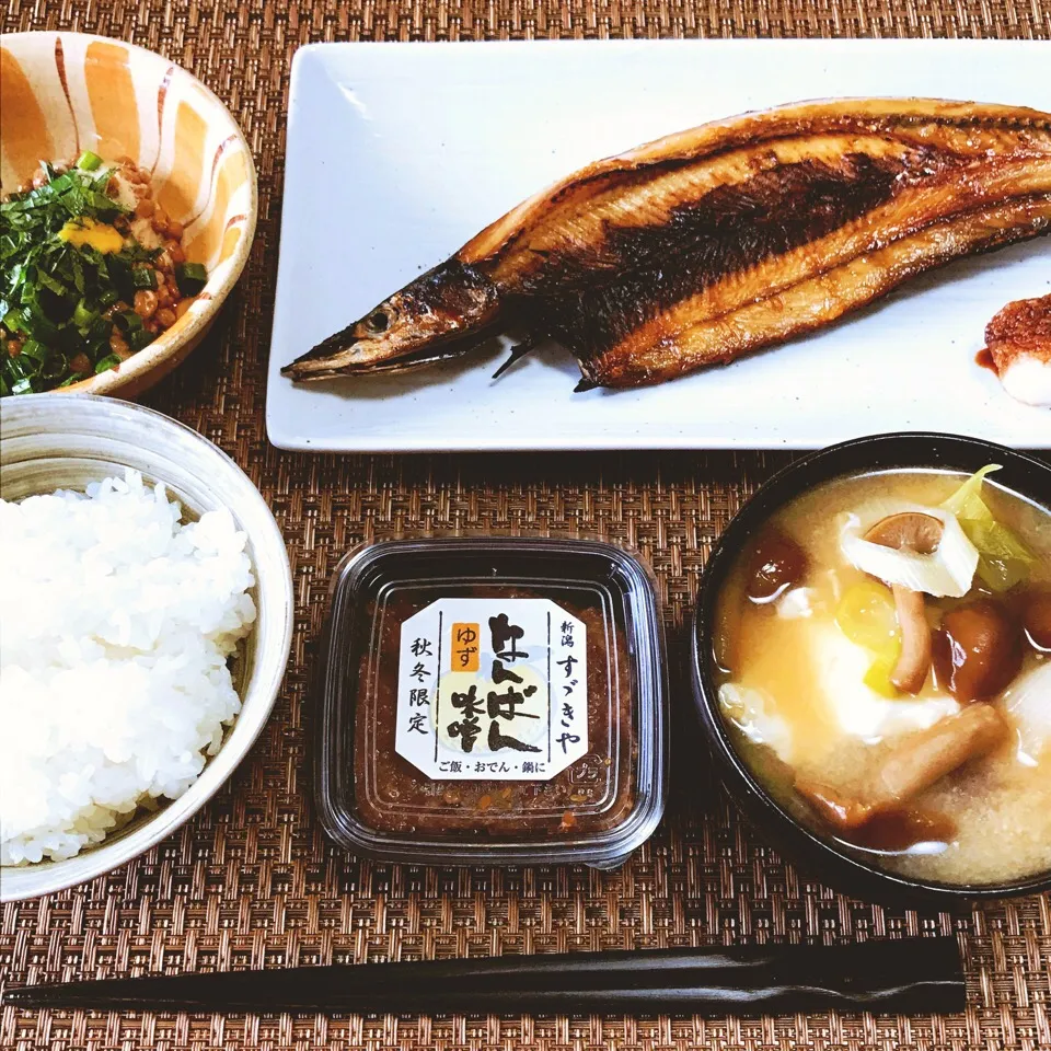 秋刀魚の開き+納豆+なめこと豆腐の味噌汁+ご飯|しげさんさん