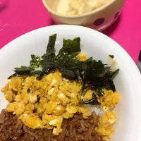 三色そぼろ丼❤️豆乳入り豆腐|ゆさん