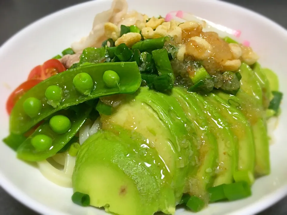 こぶおろしで 今年初のぶっかけうどん
昆布大好きで、塩コンブを料理によく使うのですが若干塩辛い。けれど、こぶおろしは昆布のうまみ凝縮してるけど塩辛くないので、子どもたちも大好きです。今年の夏は大活躍すること間違いなしですよ！|＊ねね＊さん