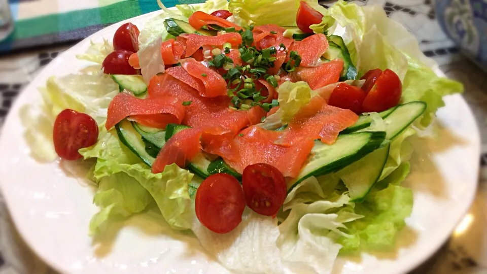 サーモンのサラダ🥗😋|アライさんさん