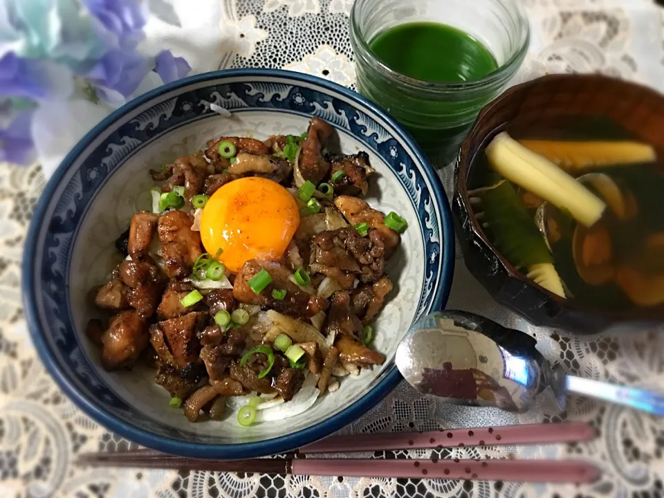 炭火焼鷄丼と筍とアサリの春のお吸い物🌸🌺|noeさん