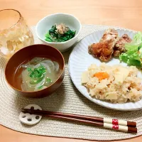 Snapdishの料理写真:プレートごはん

唐揚げ
筍ご飯
ほうれん草のおひたし
玉ねぎのスープ|naaaさん