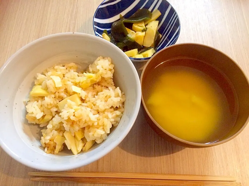 筍三昧〜筍ご飯 筍お味噌汁 筍と若布の煮物|きむらゆりかさん