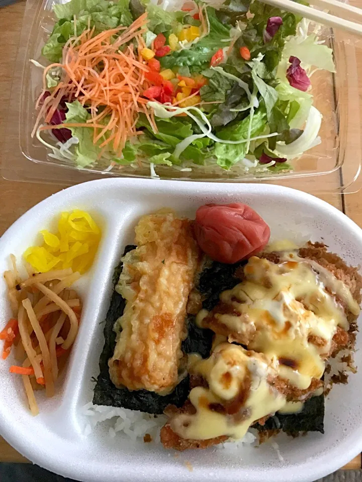 チーズささみカツ弁当  イン 梅干|るみおんさん