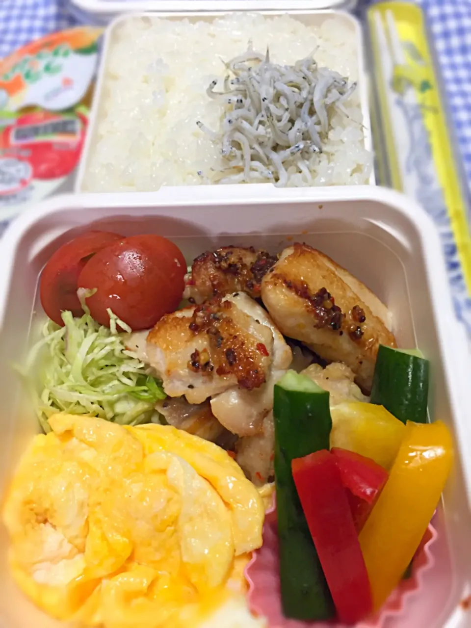 4月25日 レモン味チキン･チーズオムレツ･パプリカマリネ弁当🍱▽^ェ^▽|かよっぺさん