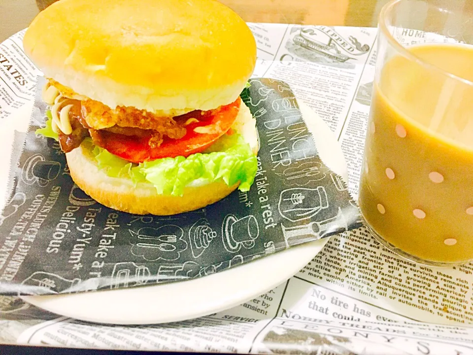 旦那さま朝ごはん(*´꒳`*)
てりたまバーガー❣️|るみさん