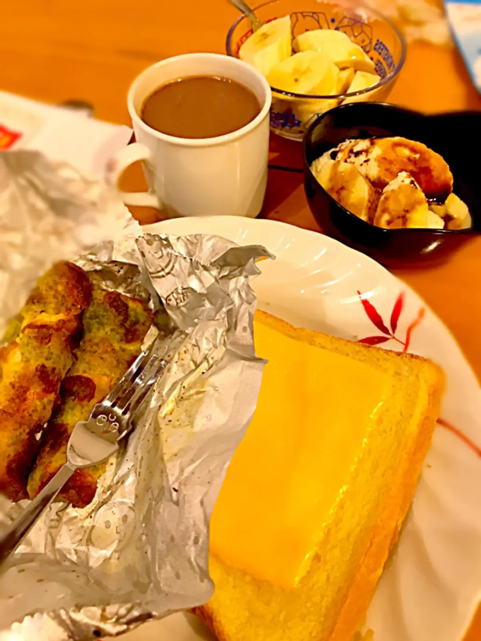 ３層クリームチーズ載せトースト🍞  竹輪の磯辺揚げ  チョコバナナ  はちみつバナナ🍌   ココア  カフェオレ☕|ch＊K*∀o(^^*)♪さん