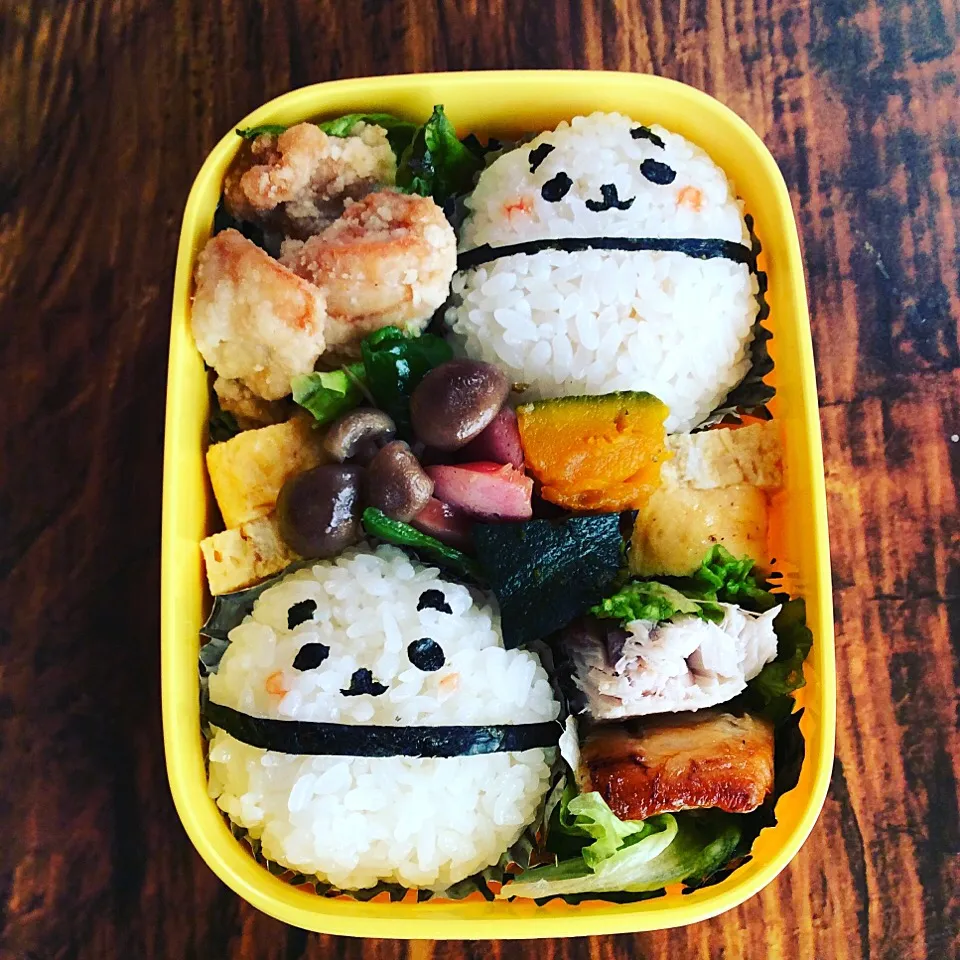 外でも食べやすいように一口サイズにカットしたおかずを詰めたパンダおにぎり弁当💕|夢ーテルさん