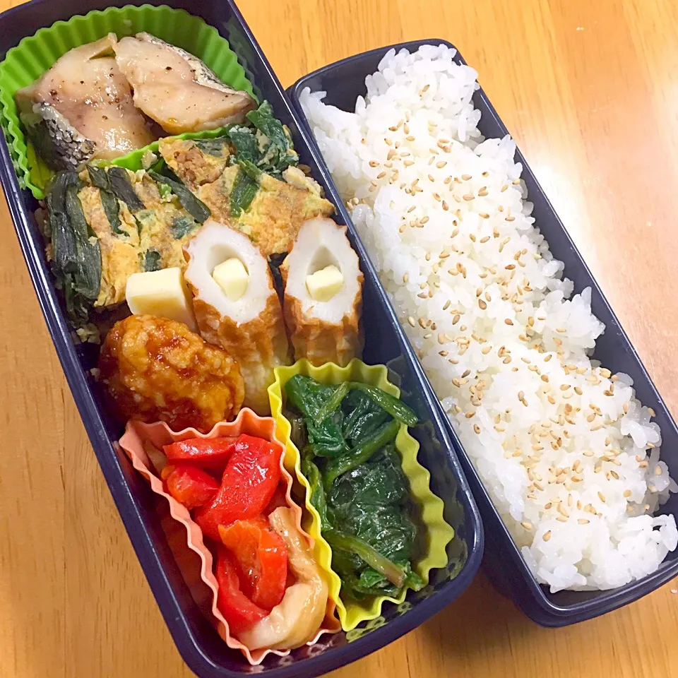 Snapdishの料理写真:タラの酒蒸しとニラの卵焼き弁当|あやさん