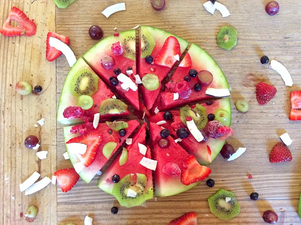 Watermelon pizza #rawvegandish|Emily Dawkinsさん