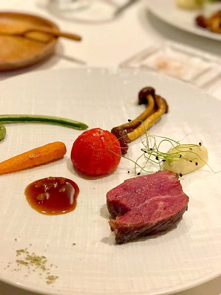 Snapdishの料理写真:ヴィヤンドは馬肉。高音と低音のオーブンを往復させて焼いていきます。|織友さん