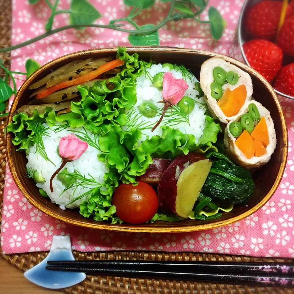 本日のお弁当は、お豆ごはんのおにぎり🌸|@mayuさん