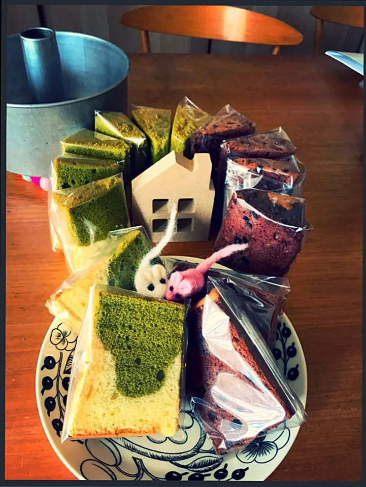 しっとりふわふわChiffon cake❤️ チョコチョコチップとお茶＆プレーン|まどさん