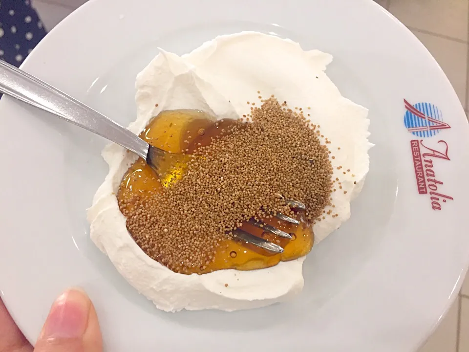 Yogurt with honey and poppy seeds|Marinさん