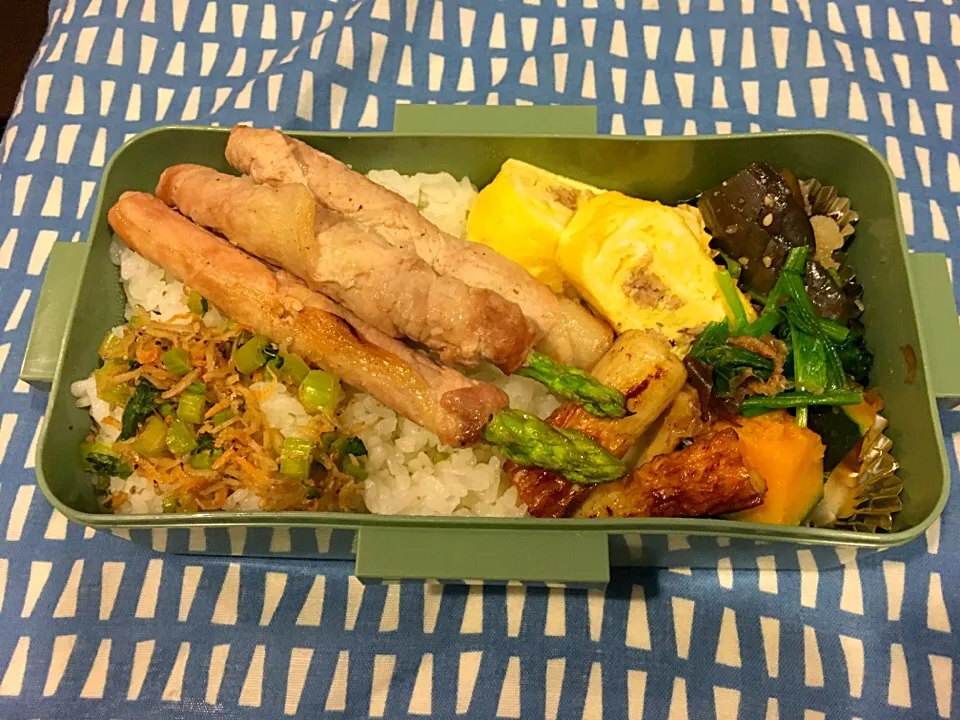 アスパラの豚肉巻きのお弁当。|Chiharuさん