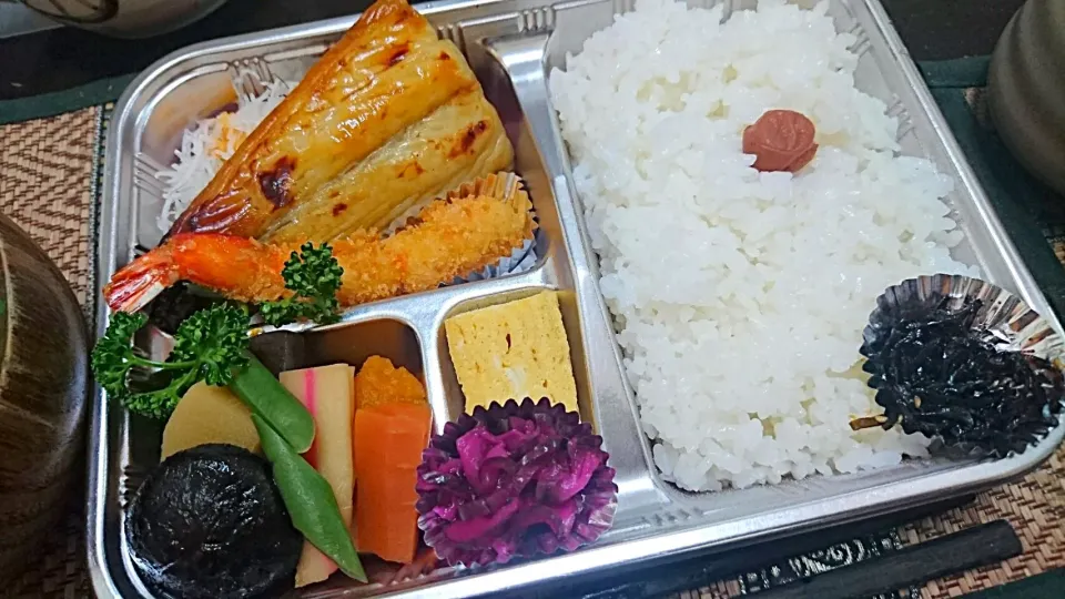 魚金のお弁当。スズキの一夜干し|まぐろさん