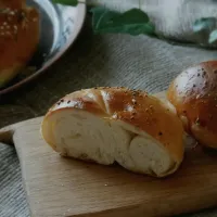 Açma（sesame, ajowan seed) ／アチマ（トルコのパン）