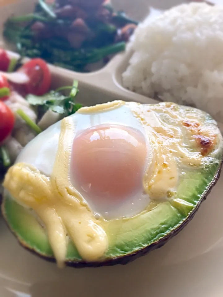 ゆかりさんの料理 アボカドエッグ🐣|SnapdishJPさん