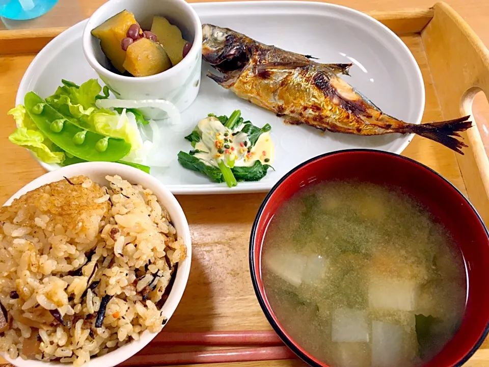 晩ご飯⭐︎鯵の塩焼き🐟じゅーしぃ🍚|かわちさん