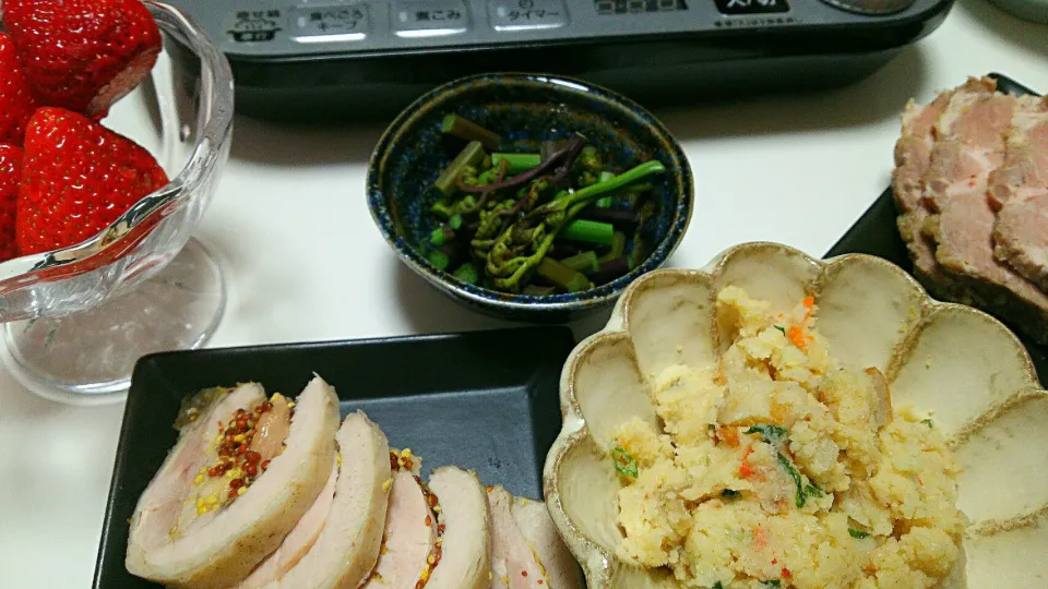 Snapdishの料理写真:4/25 Today's cuisines 🍴今日の晩御飯 鯛しゃぶ以外その他パート1 #おうちごはん #うちごはん #わらび#生姜豚 #マスタード鶏 #紅ほっぺ|まめさん