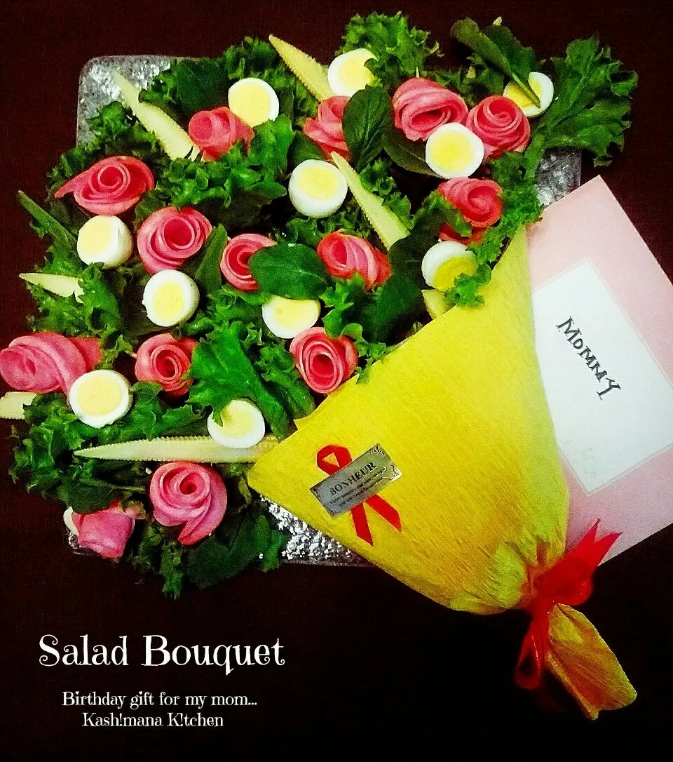 Snapdishの料理写真:今年の母の誕生日にサラダブーケ(Salad Bouquet )とカードをプレゼントしました(*˙︶˙*)💐
喜んでくれて嬉しかった💕
娘達もサラミで作る薔薇の花を楽しんで作ってました🌹✨🌹✨🌹✨|Kashimanakitchenさん