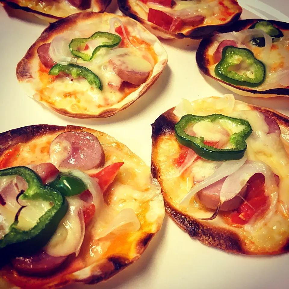 カンタン👍餃子の皮でミニピザ🍕|ヲルカさん