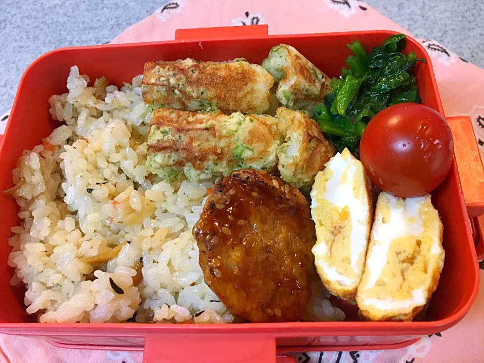 ☆4/26今日のお弁当☆〜五目ご飯、だし巻き卵、ちくわの磯辺揚げ、とりつくね、ほうれん草、トマト〜|Satokoさん