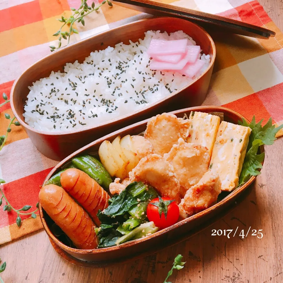 ✴︎旦那さんの鳥から弁当

◉お弁当の中身
・鳥唐揚げ
・ウインナーと玉ねぎ・ピーマンのカレー味ソテー
・桜エビ入りの卵焼き
・小松菜の胡麻和え
・ミニトマト
・大根の桜漬け|津久井 美知子(chiko)さん