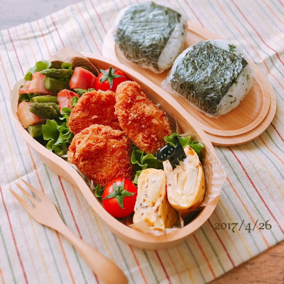 ✴︎旦那さんのチキンカツ弁当
おはようございます😃☘️

今日の朝は、なかなかの忙しさでした😵
『お願いだから、早く支度して〜』って
大きな声を出したくなりました‼️
保育園は9時までに
登園しないといけないんだそ🙁💦

◉お弁当の中身
・チキンカツ
・黒胡椒と玉ねぎ入りの卵焼き
・厚切りベーコンとアスパラのソテー
・|津久井 美知子(chiko)さん