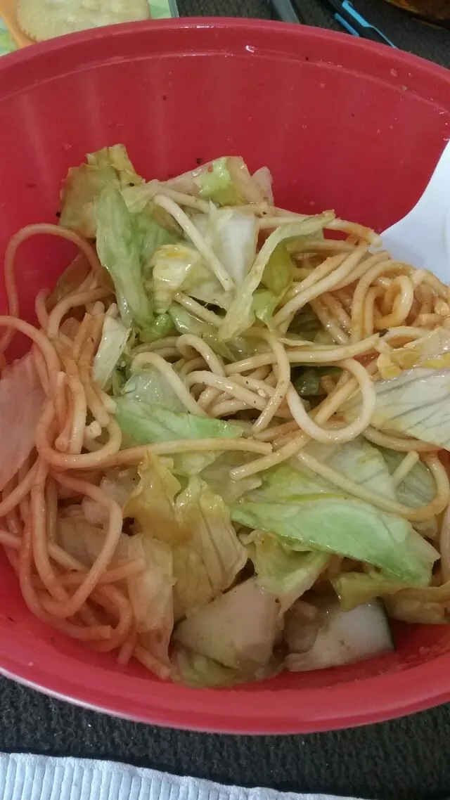 mixed leftovers.  tom yum pasta and a lonely salad.|Polly Gelfusoさん