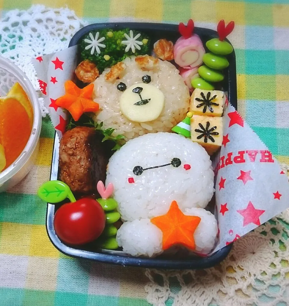 テッド&ベイマックスおにぎり弁当⭐ 
 #おにぎり #遠足弁当 #飾り切り|erinko0205さん